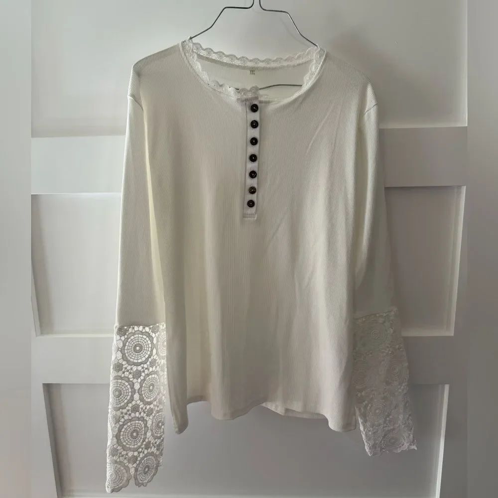 New White long sleeve top with lace sleeves xxl